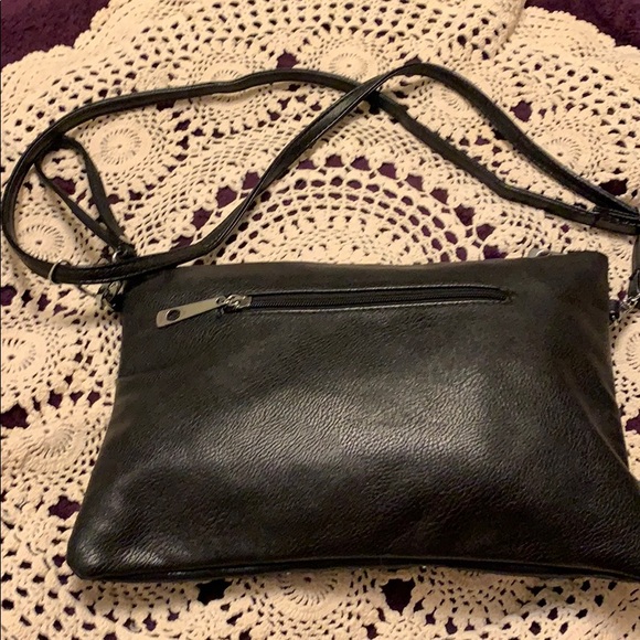 A BLACK THIN BAG WITH SEQUINS COVERING THE FRONT - Picture 2 of 4